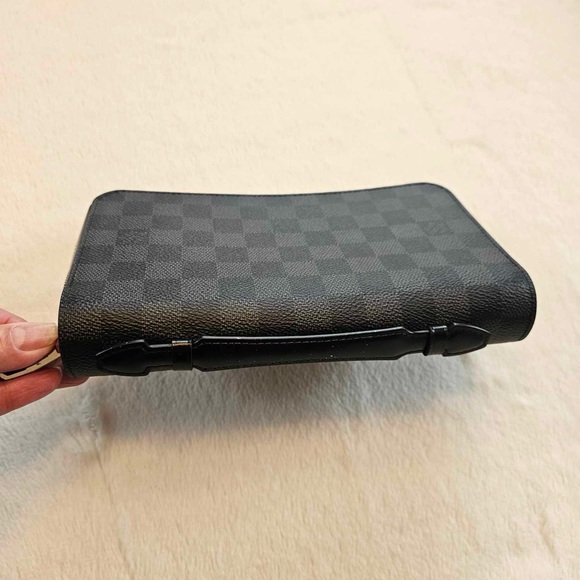 Louis Vuitton Men’s Wallet - Picture 9 of 9